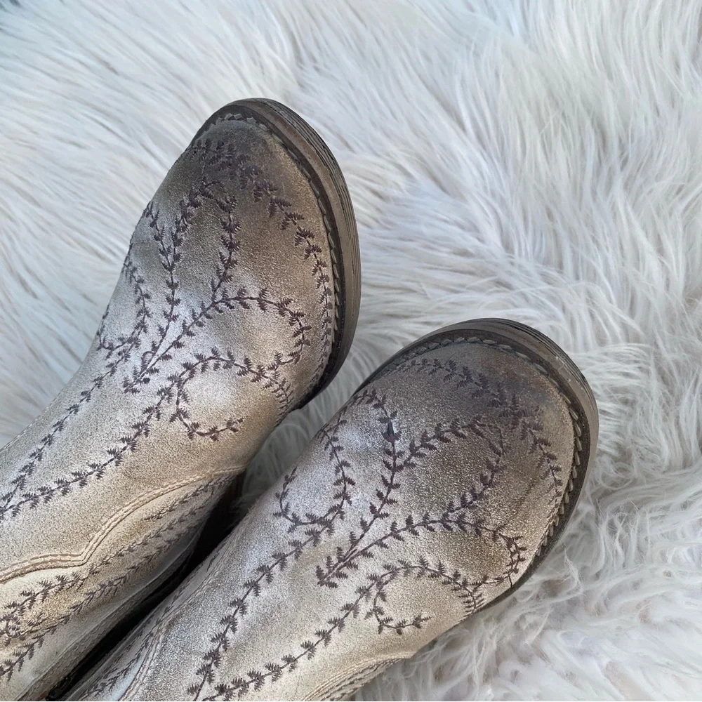 Sterling River Taupe Embroidered Ankle Booties 7 EUC